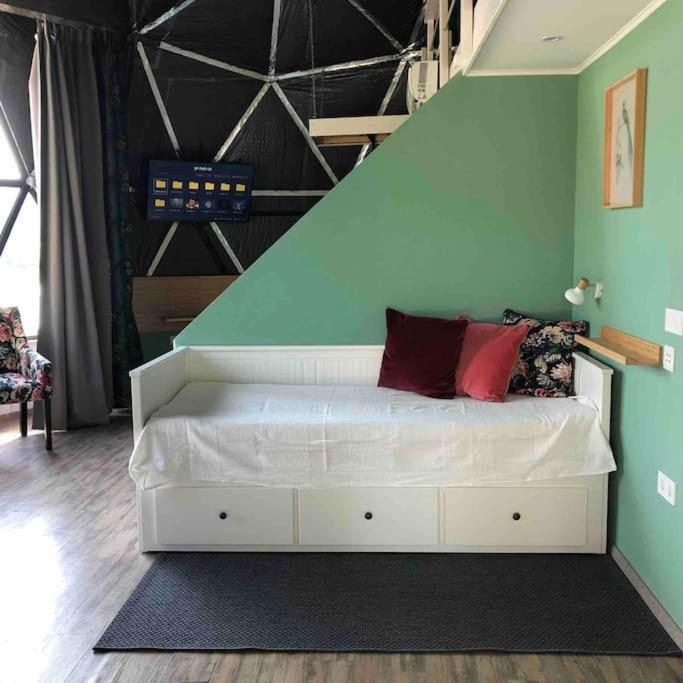Domeglamping At Fishinglake Ságvár Екстериор снимка