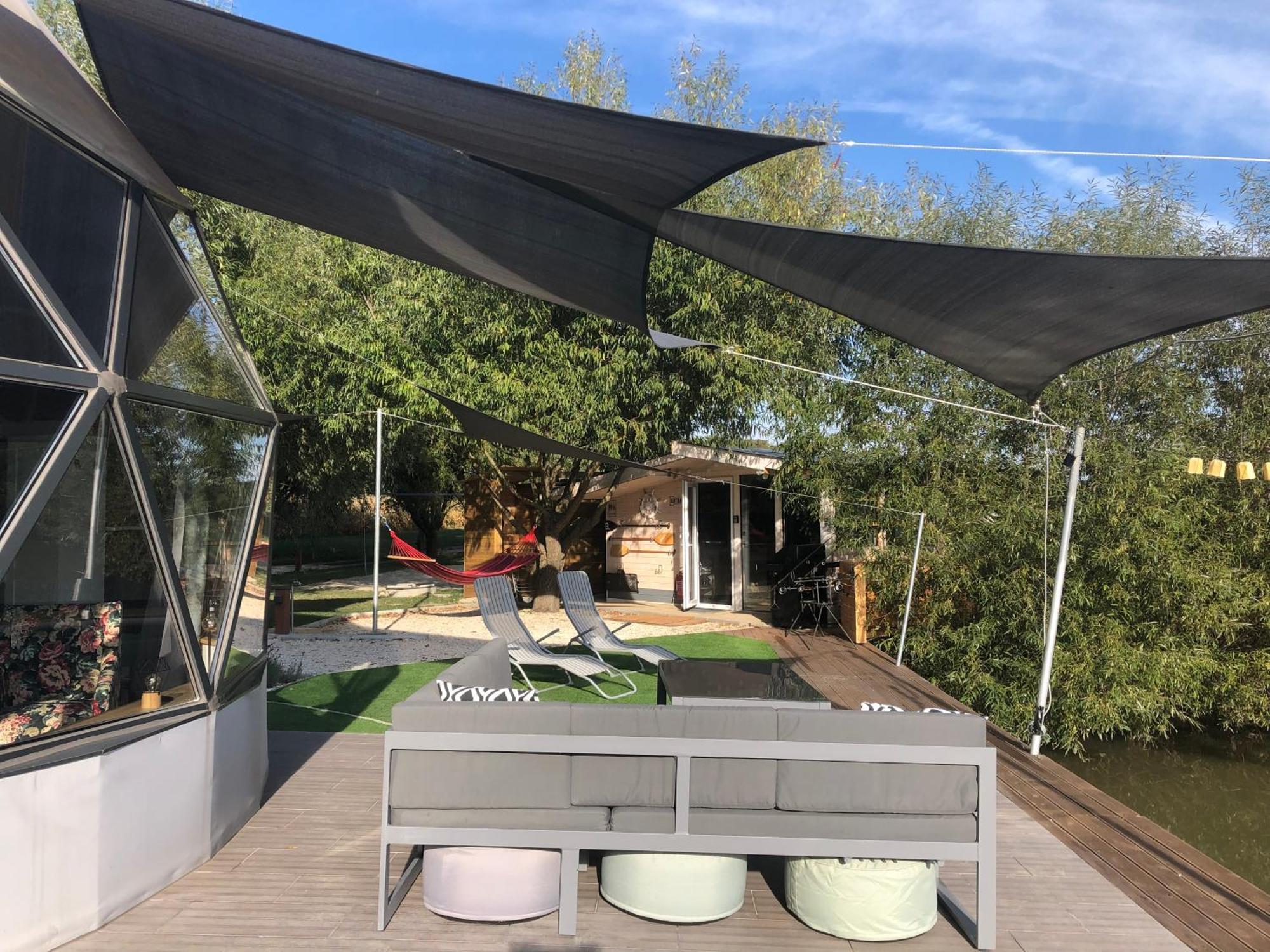 Domeglamping At Fishinglake Ságvár Екстериор снимка
