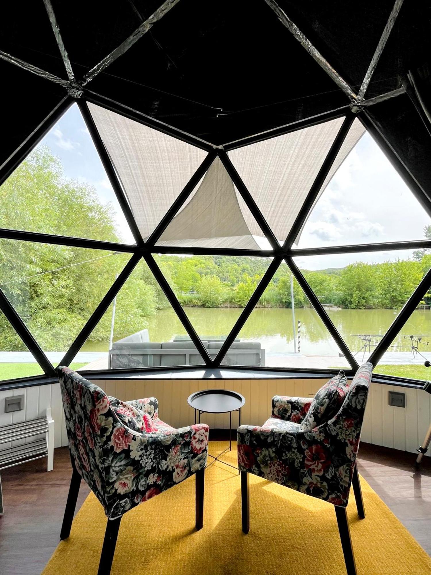 Domeglamping At Fishinglake Ságvár Екстериор снимка